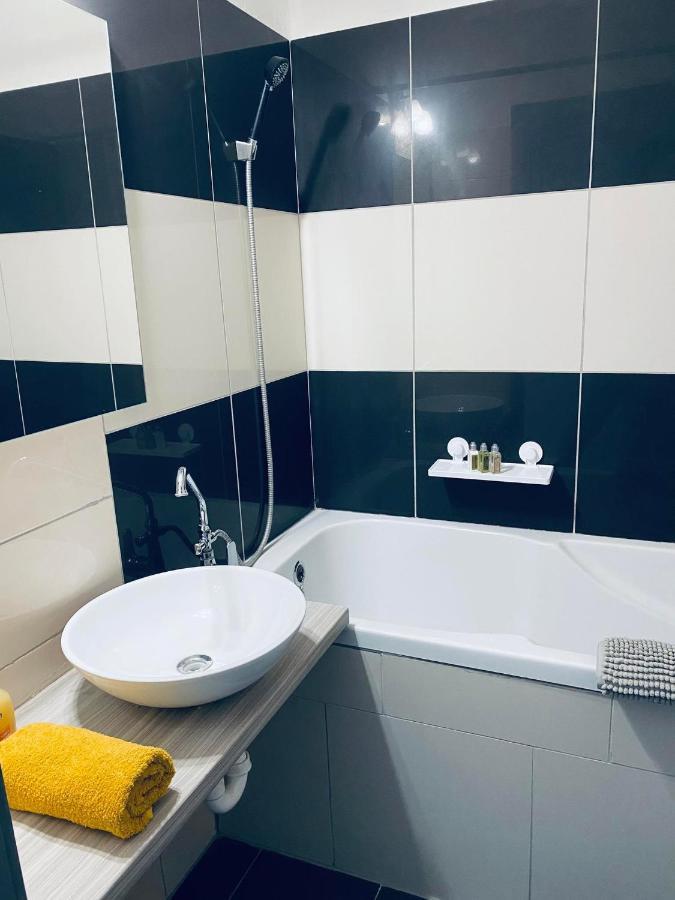 Charles Apartman Balatonfuered Balatonfured Exterior photo